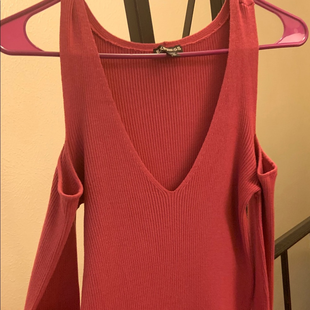 Women’s Vneck Cold Shoulder Sweater. Size M.